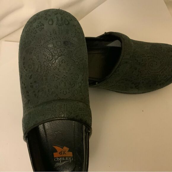 Dansko Women's Size 37 Blue tooled Leather Clogs Nursing Shoes - Picture 9 of 9